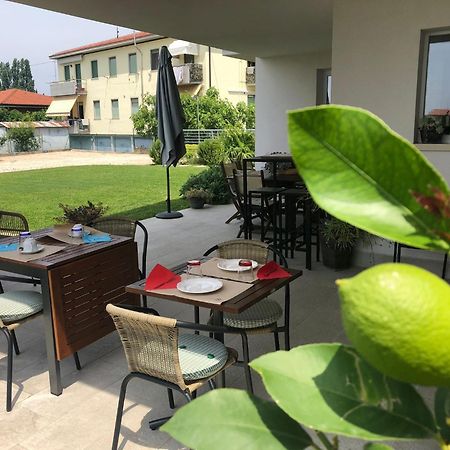 I Broletti Del Garda Hotel Pacengo Di Lazise Exterior photo
