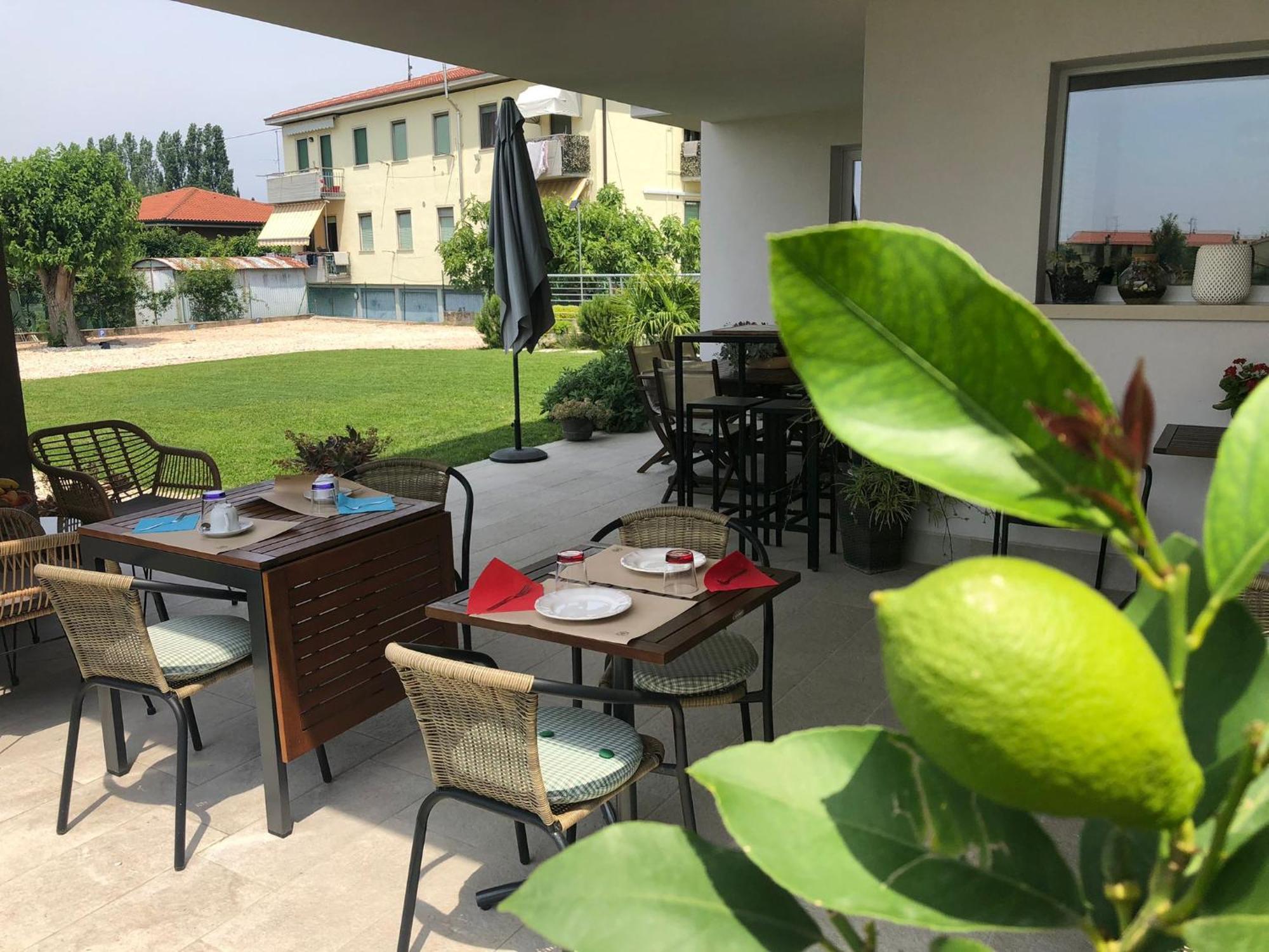 I Broletti Del Garda Hotel Pacengo Di Lazise Exterior photo